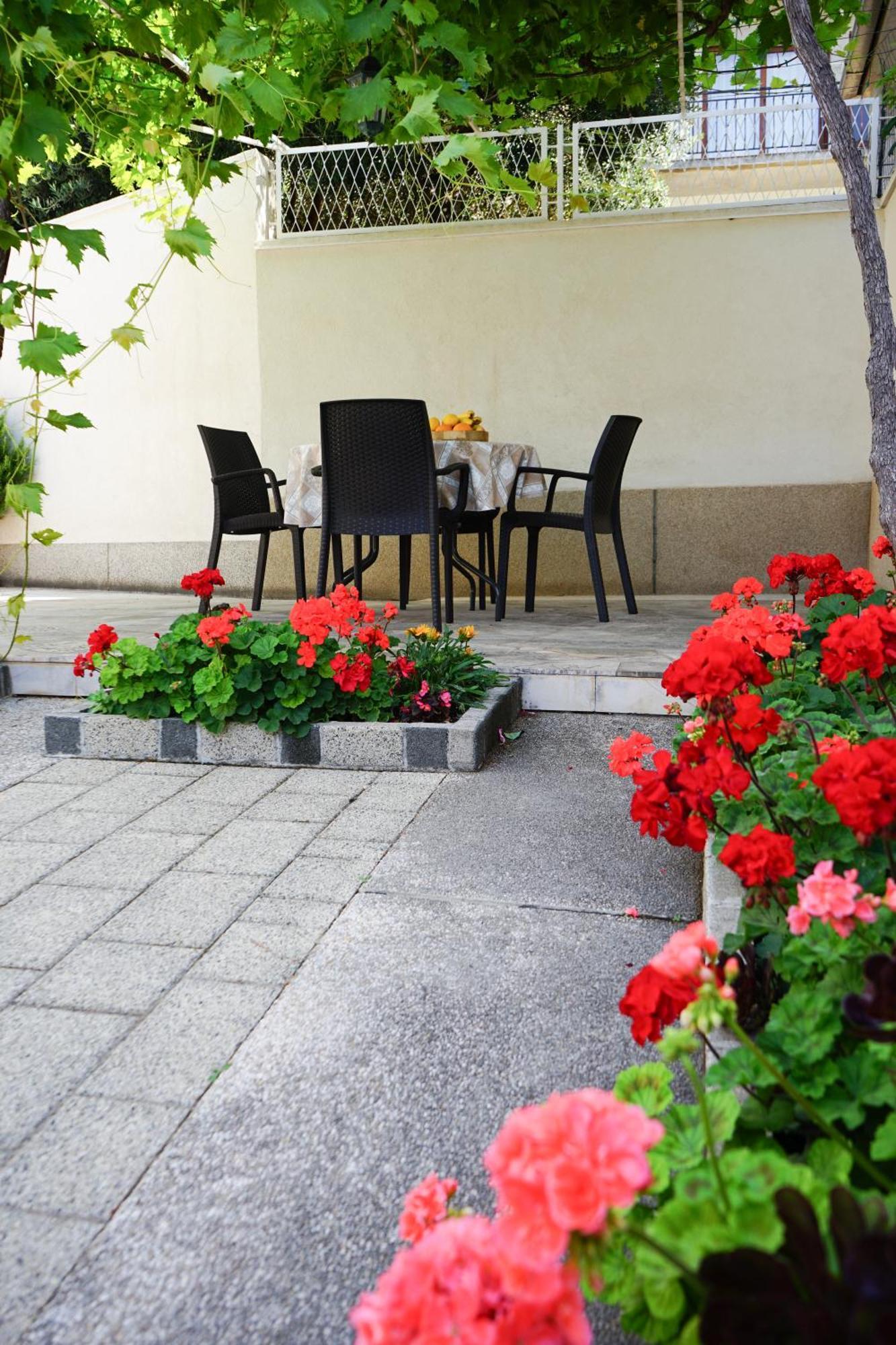 Apartments Rose Makarska Exterior photo